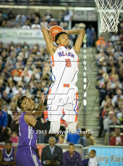 Thumbnail 1 in Garfield vs. Rainier Beach (WIAA 3A Final) photogallery.