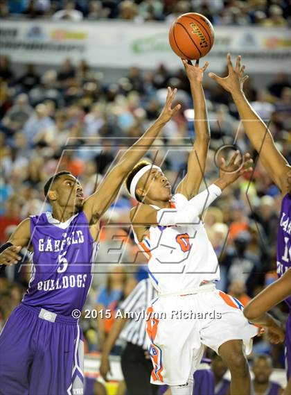 Thumbnail 2 in Garfield vs. Rainier Beach (WIAA 3A Final) photogallery.
