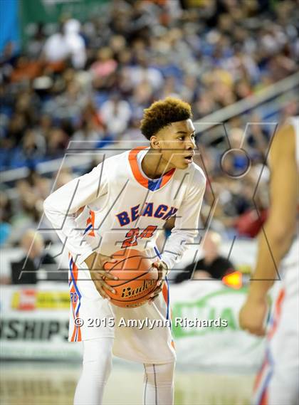 Thumbnail 1 in Garfield vs. Rainier Beach (WIAA 3A Final) photogallery.