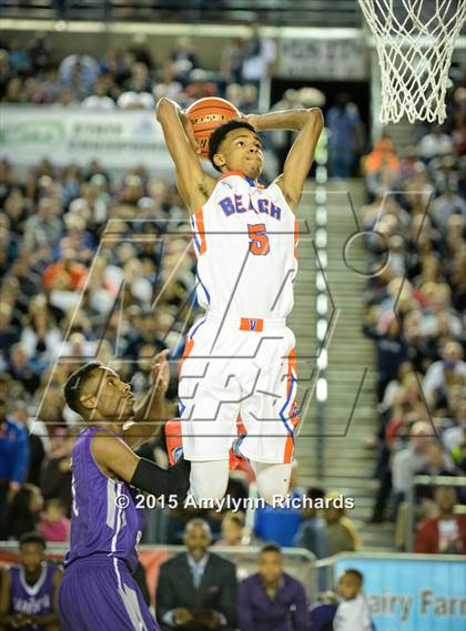 Thumbnail 2 in Garfield vs. Rainier Beach (WIAA 3A Final) photogallery.