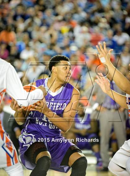 Thumbnail 2 in Garfield vs. Rainier Beach (WIAA 3A Final) photogallery.