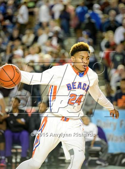 Thumbnail 2 in Garfield vs. Rainier Beach (WIAA 3A Final) photogallery.
