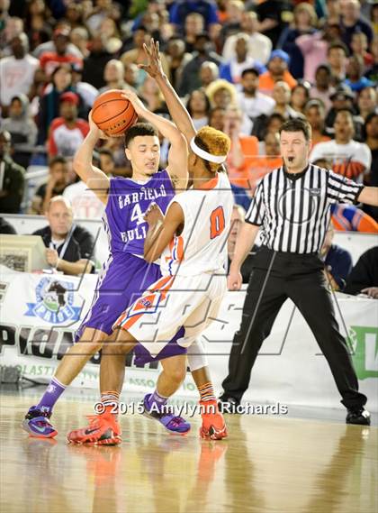 Thumbnail 1 in Garfield vs. Rainier Beach (WIAA 3A Final) photogallery.