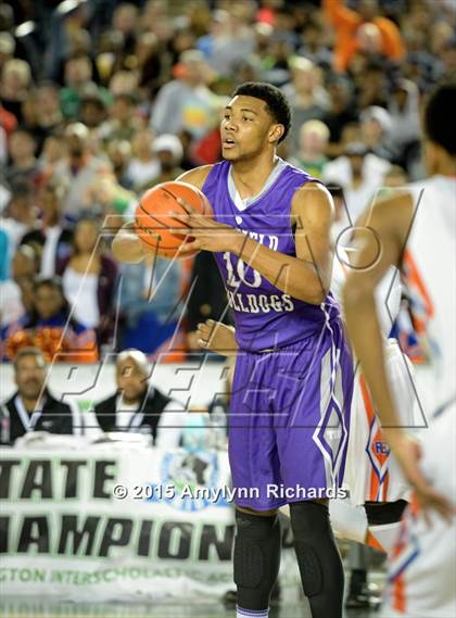 Thumbnail 1 in Garfield vs. Rainier Beach (WIAA 3A Final) photogallery.