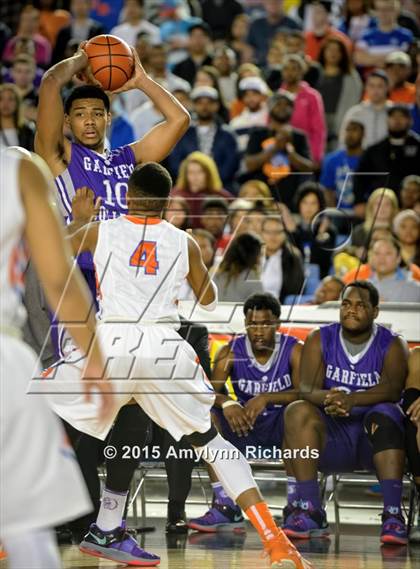 Thumbnail 2 in Garfield vs. Rainier Beach (WIAA 3A Final) photogallery.