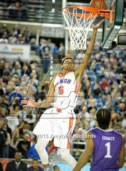 Thumbnail 1 in Garfield vs. Rainier Beach (WIAA 3A Final) photogallery.