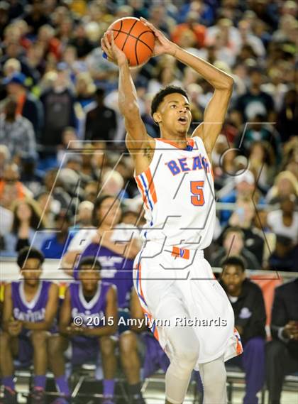 Thumbnail 1 in Garfield vs. Rainier Beach (WIAA 3A Final) photogallery.