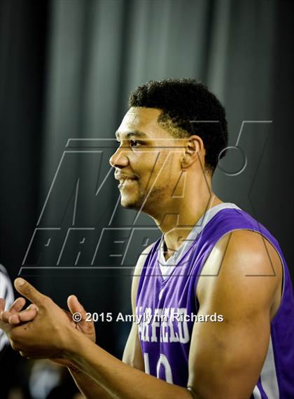Thumbnail 1 in Garfield vs. Rainier Beach (WIAA 3A Final) photogallery.