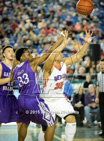 Thumbnail 1 in Garfield vs. Rainier Beach (WIAA 3A Final) photogallery.