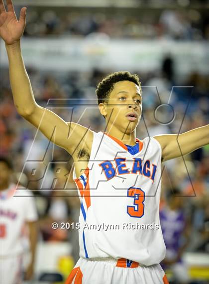 Thumbnail 1 in Garfield vs. Rainier Beach (WIAA 3A Final) photogallery.