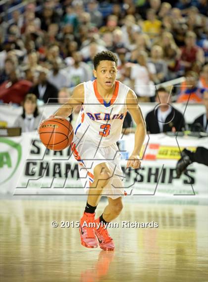 Thumbnail 2 in Garfield vs. Rainier Beach (WIAA 3A Final) photogallery.