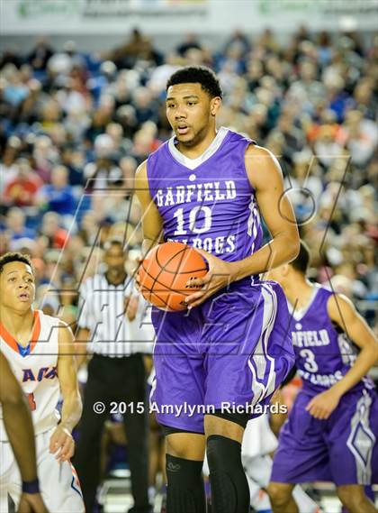 Thumbnail 1 in Garfield vs. Rainier Beach (WIAA 3A Final) photogallery.