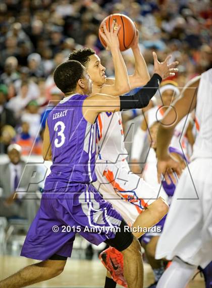 Thumbnail 3 in Garfield vs. Rainier Beach (WIAA 3A Final) photogallery.