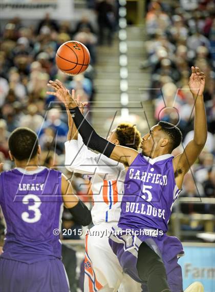 Thumbnail 2 in Garfield vs. Rainier Beach (WIAA 3A Final) photogallery.