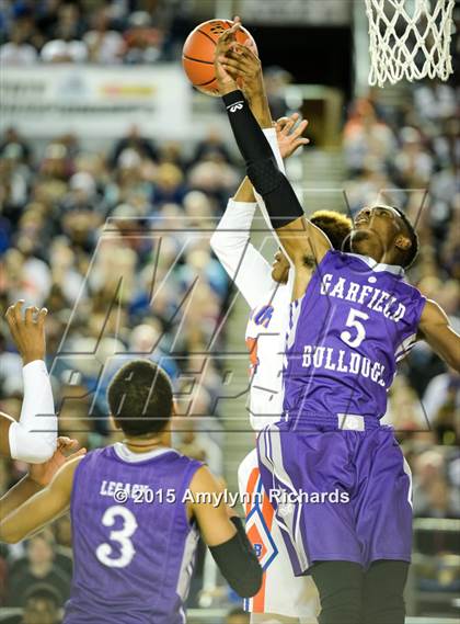 Thumbnail 1 in Garfield vs. Rainier Beach (WIAA 3A Final) photogallery.
