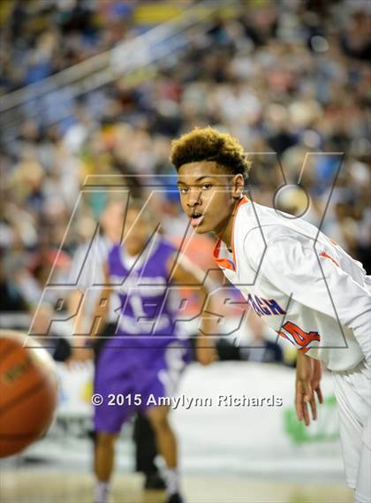 Thumbnail 1 in Garfield vs. Rainier Beach (WIAA 3A Final) photogallery.