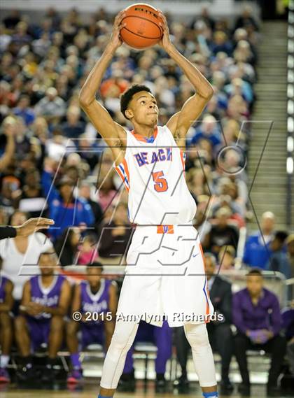 Thumbnail 1 in Garfield vs. Rainier Beach (WIAA 3A Final) photogallery.