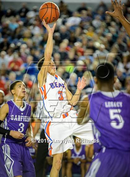 Thumbnail 2 in Garfield vs. Rainier Beach (WIAA 3A Final) photogallery.