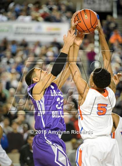Thumbnail 1 in Garfield vs. Rainier Beach (WIAA 3A Final) photogallery.