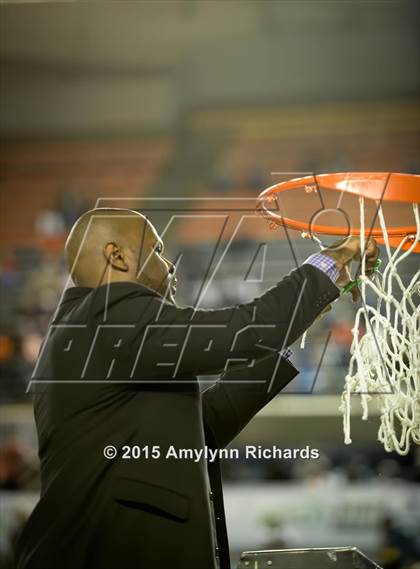 Thumbnail 1 in Garfield vs. Rainier Beach (WIAA 3A Final) photogallery.