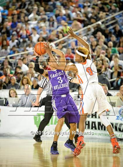 Thumbnail 1 in Garfield vs. Rainier Beach (WIAA 3A Final) photogallery.