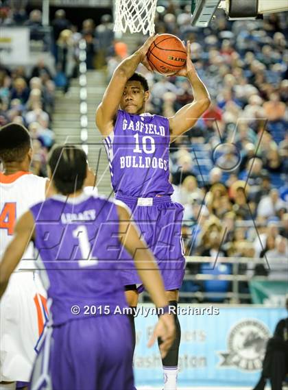 Thumbnail 2 in Garfield vs. Rainier Beach (WIAA 3A Final) photogallery.