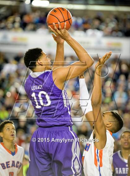 Thumbnail 2 in Garfield vs. Rainier Beach (WIAA 3A Final) photogallery.