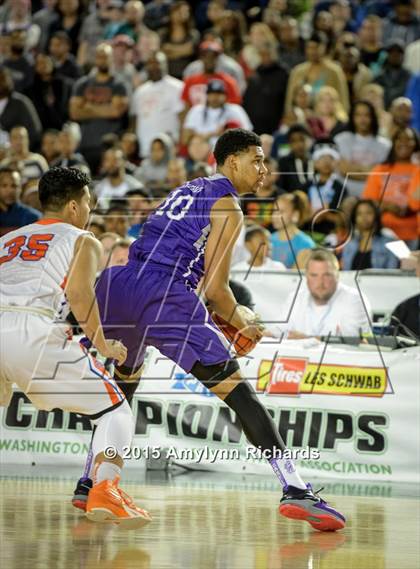 Thumbnail 2 in Garfield vs. Rainier Beach (WIAA 3A Final) photogallery.