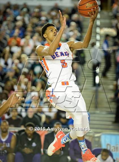 Thumbnail 2 in Garfield vs. Rainier Beach (WIAA 3A Final) photogallery.