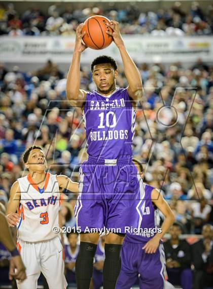 Thumbnail 3 in Garfield vs. Rainier Beach (WIAA 3A Final) photogallery.