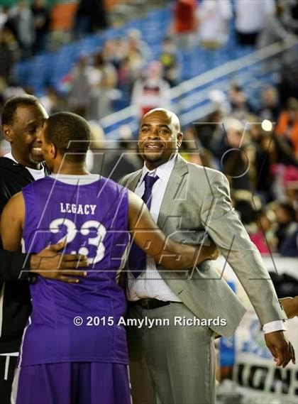 Thumbnail 1 in Garfield vs. Rainier Beach (WIAA 3A Final) photogallery.