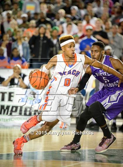 Thumbnail 1 in Garfield vs. Rainier Beach (WIAA 3A Final) photogallery.