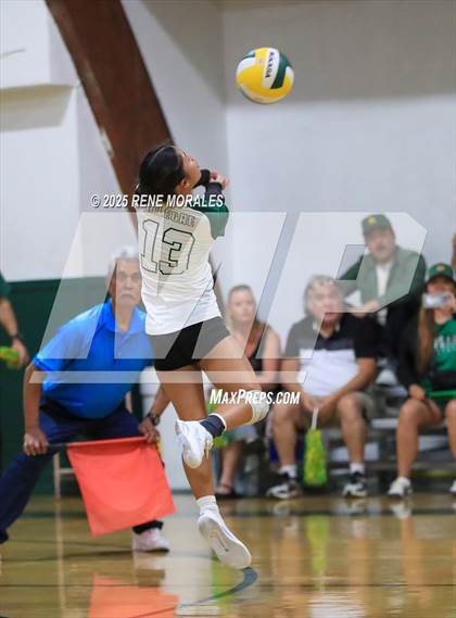 Thumbnail 2 in Oak Grove vs Glendale Adventist (CIFSS Div 10 Rnd 1 Playoff) photogallery.