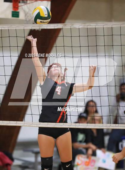 Thumbnail 1 in Oak Grove vs Glendale Adventist (CIFSS Div 10 Rnd 1 Playoff) photogallery.