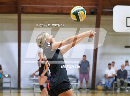 Thumbnail 2 in Oak Grove vs Glendale Adventist (CIFSS Div 10 Rnd 1 Playoff) photogallery.