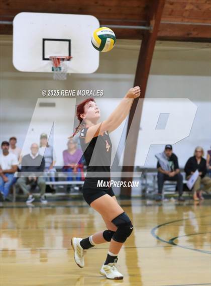 Thumbnail 1 in Oak Grove vs Glendale Adventist (CIFSS Div 10 Rnd 1 Playoff) photogallery.