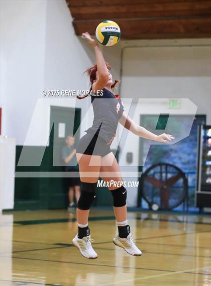 Thumbnail 1 in Oak Grove vs Glendale Adventist (CIFSS Div 10 Rnd 1 Playoff) photogallery.