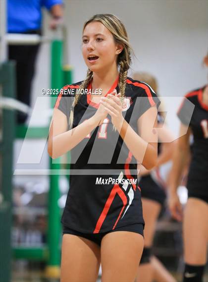 Thumbnail 1 in Oak Grove vs Glendale Adventist (CIFSS Div 10 Rnd 1 Playoff) photogallery.