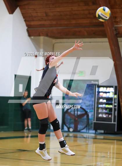 Thumbnail 2 in Oak Grove vs Glendale Adventist (CIFSS Div 10 Rnd 1 Playoff) photogallery.