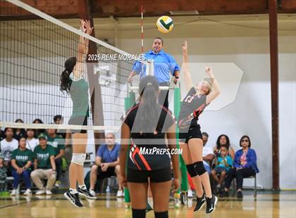 Thumbnail 1 in Oak Grove vs Glendale Adventist (CIFSS Div 10 Rnd 1 Playoff) photogallery.