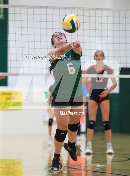 Thumbnail 2 in Oak Grove vs Glendale Adventist (CIFSS Div 10 Rnd 1 Playoff) photogallery.