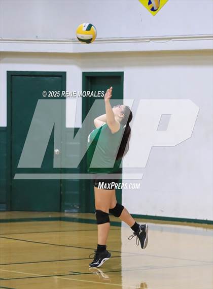 Thumbnail 3 in Oak Grove vs Glendale Adventist (CIFSS Div 10 Rnd 1 Playoff) photogallery.