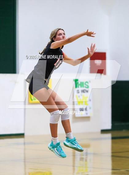 Thumbnail 3 in Oak Grove vs Glendale Adventist (CIFSS Div 10 Rnd 1 Playoff) photogallery.