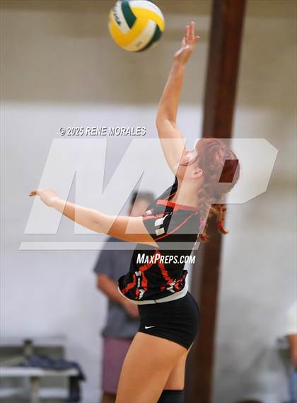 Thumbnail 3 in Oak Grove vs Glendale Adventist (CIFSS Div 10 Rnd 1 Playoff) photogallery.