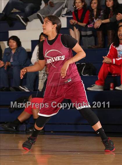 Thumbnail 2 in Van Nuys vs. Burbank (West Coast Holiday Classic) photogallery.