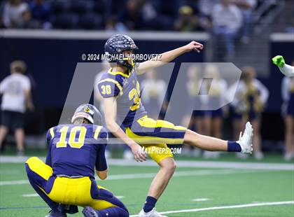 Thumbnail 1 in Highland Park vs. Reedy (UIL 5A D1 Football Regional) photogallery.