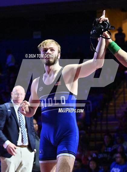 Thumbnail 2 in UIL 5A Championship Finals 150-285lb photogallery.