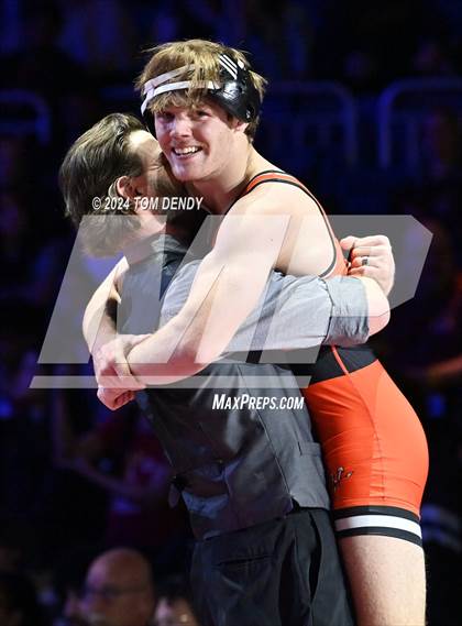 Thumbnail 3 in UIL 5A Championship Finals 150-285lb photogallery.
