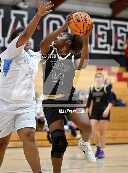 Thumbnail 2 in West vs. Burbank (916 vs. 209 Challenge) photogallery.