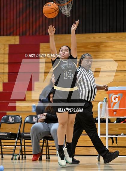 Thumbnail 2 in West vs. Burbank (916 vs. 209 Challenge) photogallery.